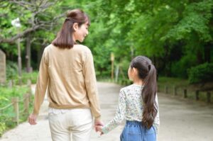 話に口をはさむ